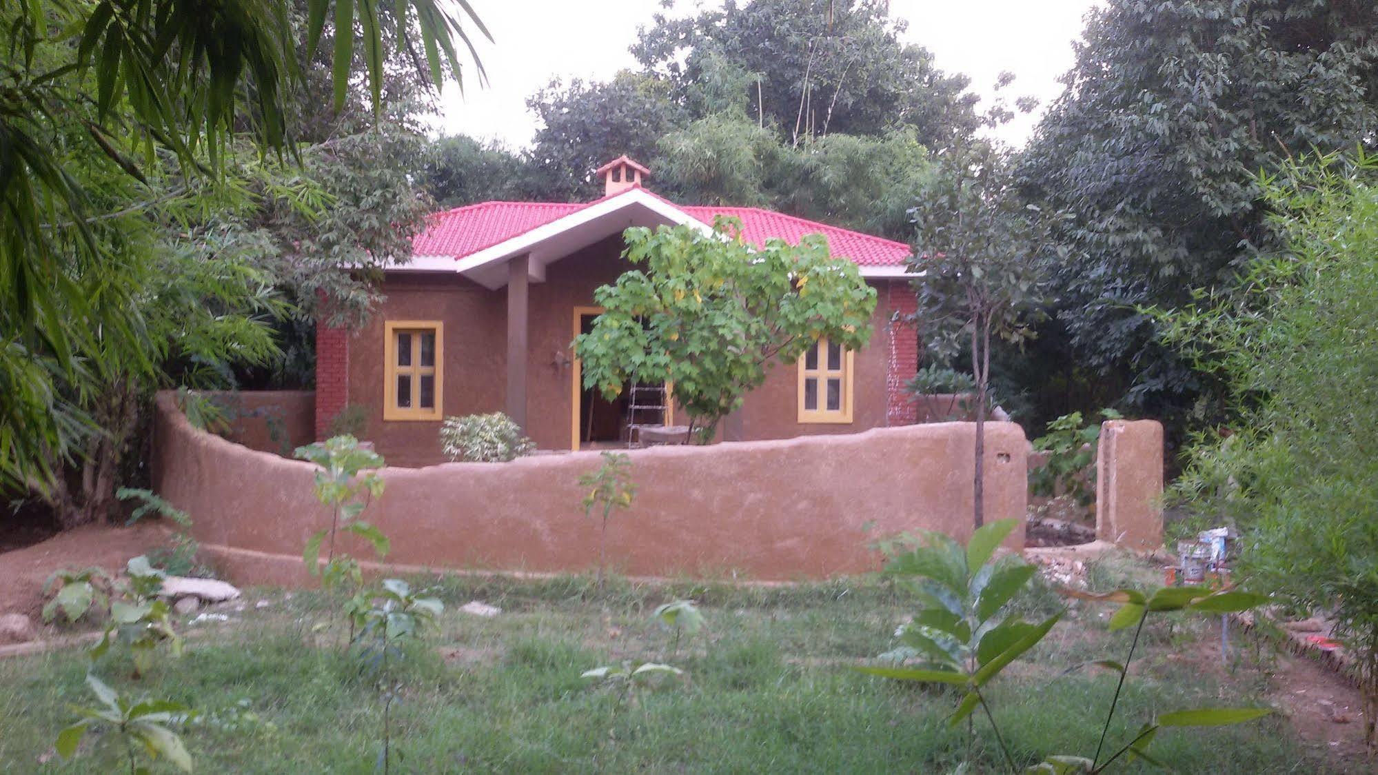 Lemon Tree Wildlife Resort, Bandhavgarh Tala  ภายนอก รูปภาพ