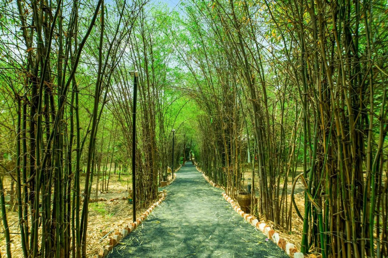 Lemon Tree Wildlife Resort, Bandhavgarh Tala  ภายนอก รูปภาพ